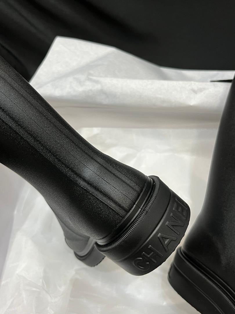 Viral Rubber Boots